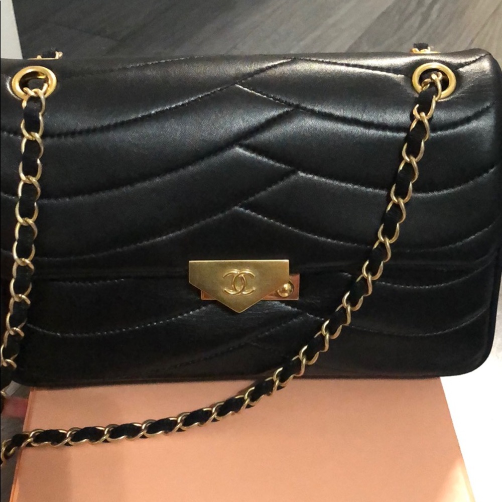Authentic Chanel hang bag